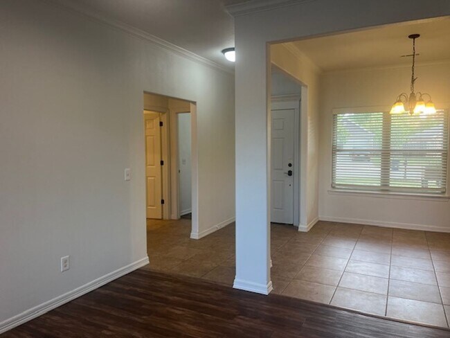 Photo - Great 3 Bedroom! House