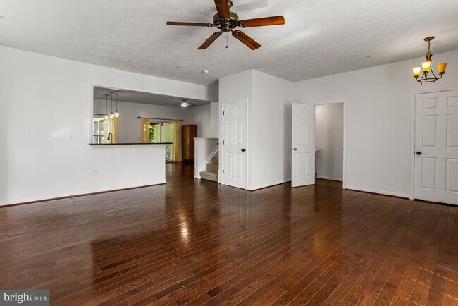 Foto del edificio - 8220 Silverton Ct