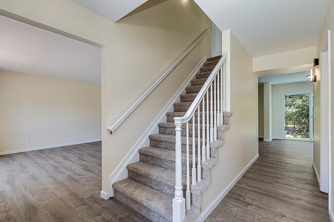 Building Photo - 1724 Westchester Ln