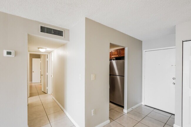 Foto del edificio - 9360 Fontainebleau Blvd
