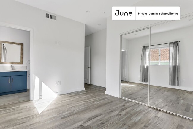 Building Photo - Private bedroom in 5 bed/7 bath Home