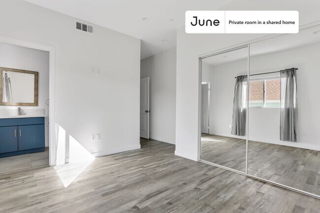 Foto del edificio - Room in Shared 5 bed/7 bath home