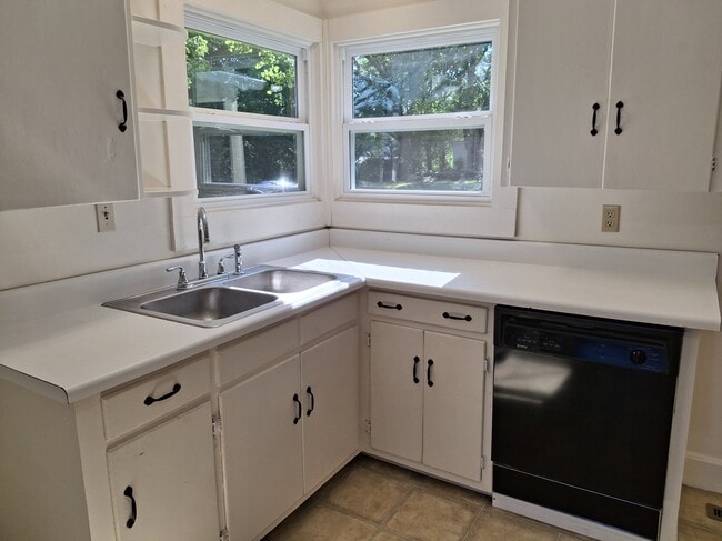 Foto del edificio - 1764 6th Ave NW