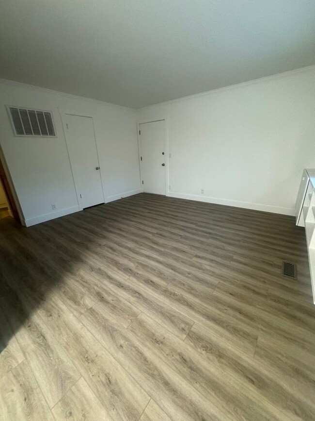 Building Photo - Beautiful SLC condo for rent!