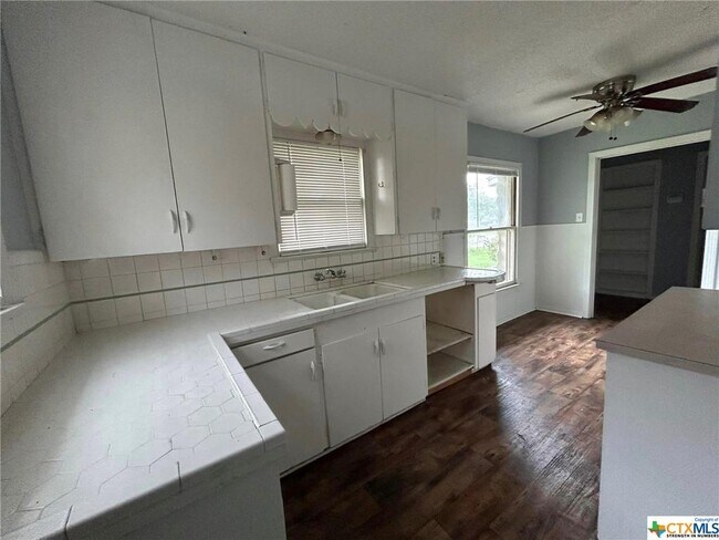 Building Photo - 1311 E Park Ave