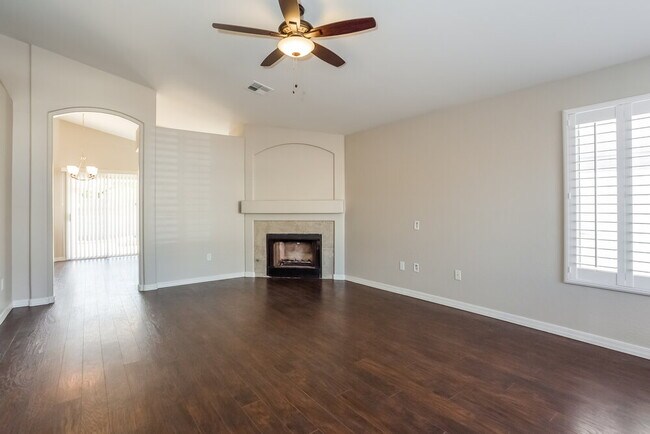 Building Photo - 867 E Morelos St