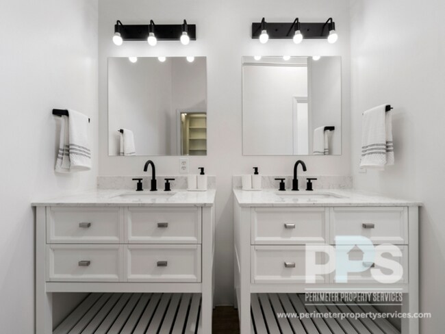 Photo - 2192 Spink St NW House