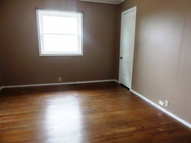Building Photo - 311 East Forest Ln