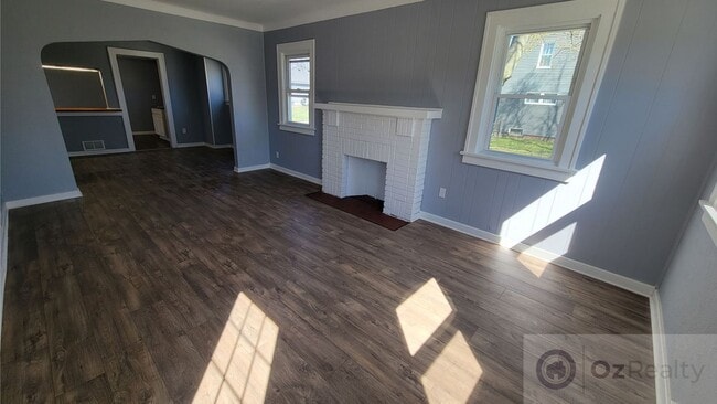 Building Photo - Single-Floor Serenity: Your Ideal Home Awa...