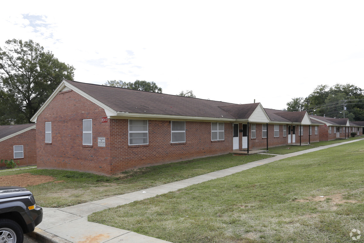 Primary Photo - Limestone Courts