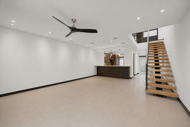 Building Photo - 3057 E Rose Ln