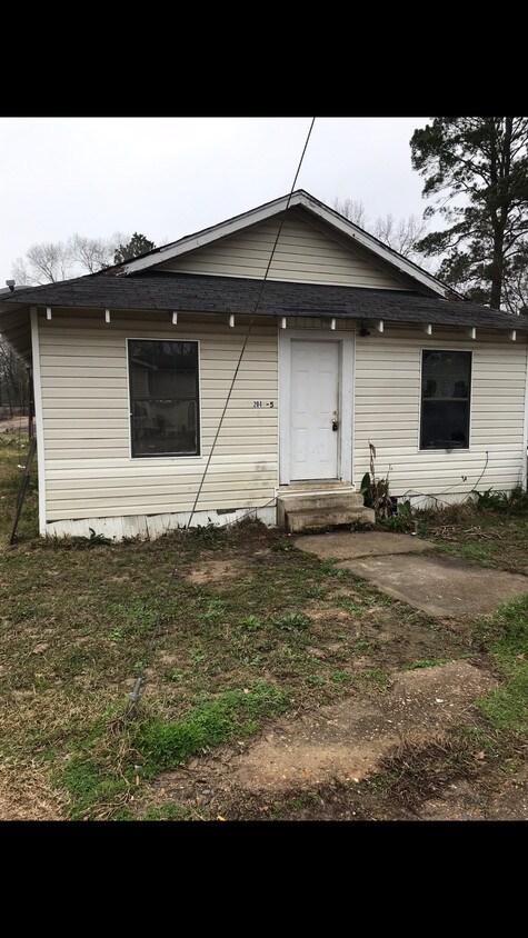 Primary Photo - 204 Cox St