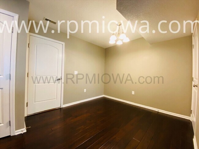 Foto del edificio - GREAT LOCATION!! 3 Bedroom, 2.5 Bath Townhome in West Des Moines