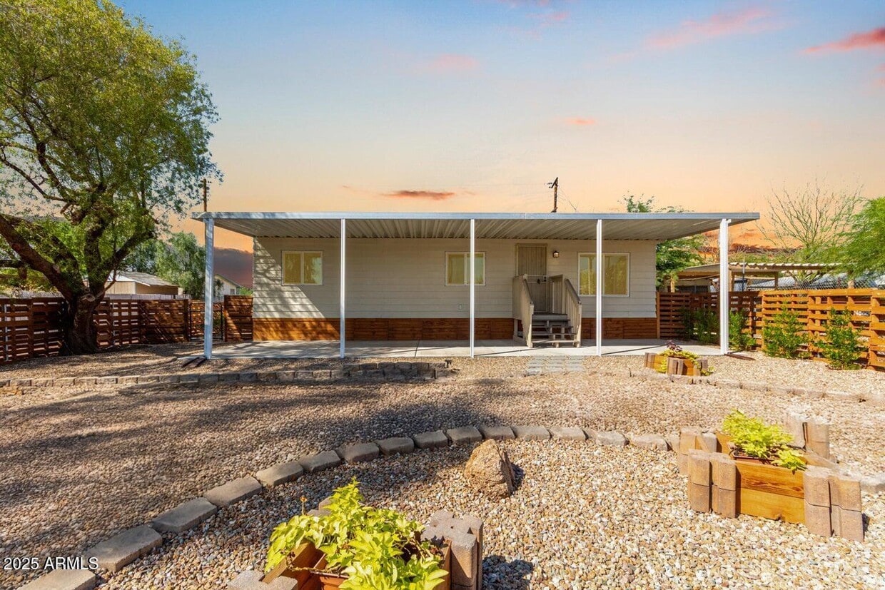 Foto principal - 9710 E Baywood Ave