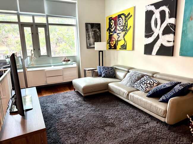 Building Photo - 801 Ash St