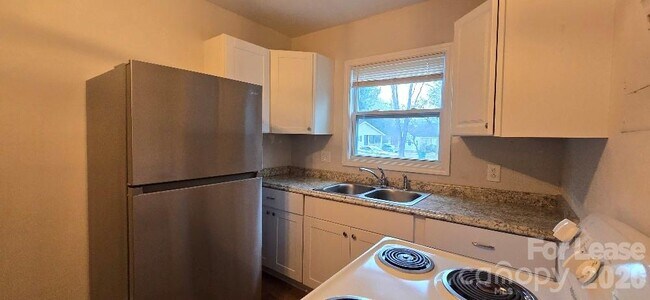 Foto del edificio - 2901 Clemson Ave