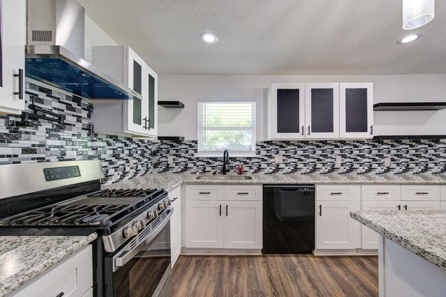 Foto del edificio - 5906 Hilary St