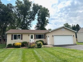 Building Photo - 7103 Hiawatha Dr