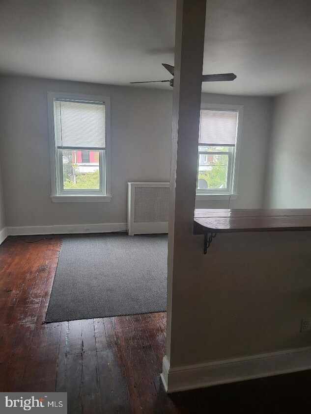 Primary Photo - 209 W 18th St