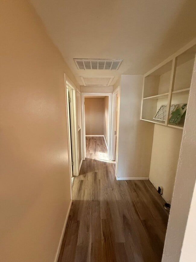 Building Photo - 2 Bed 1 bath 1.5 miles from sky lakes and OIT