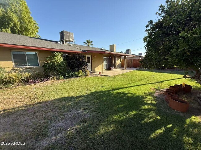 Foto del edificio - 1162 E Alameda Dr