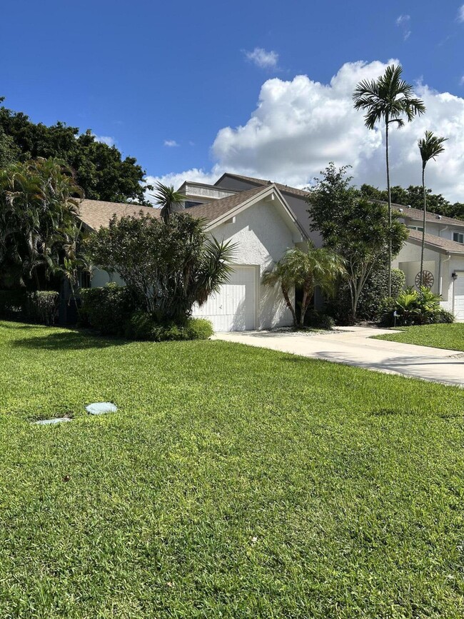 Building Photo - 6668 Canary Palm Cir