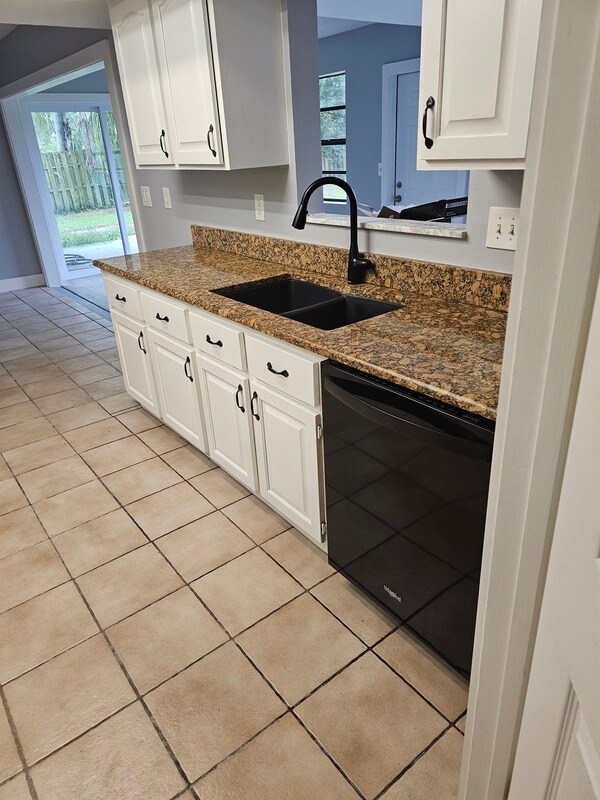Foto del edificio - 6107 Hickory Dr