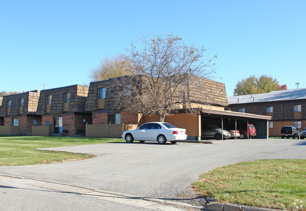 101 Lemans Dr, Youngstown, OH 44512 Apartments in Youngstown, OH