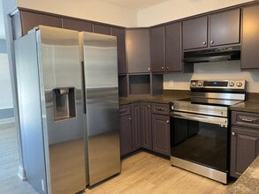 Building Photo - 2613 Drake Dr