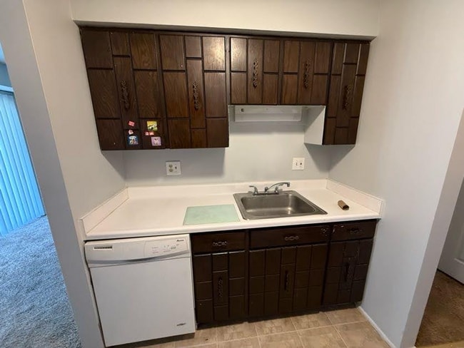 Building Photo - Grand Manor Apartments and Townhomes