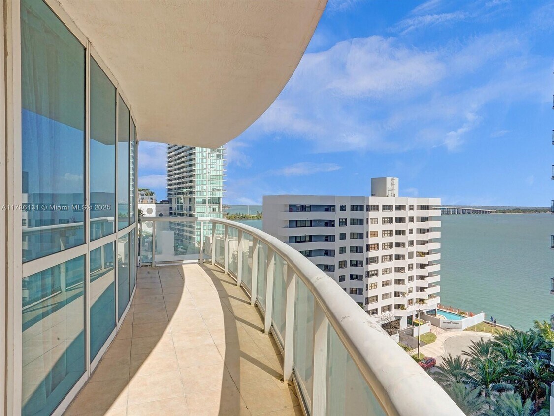 Foto principal - 480 NE 30th St