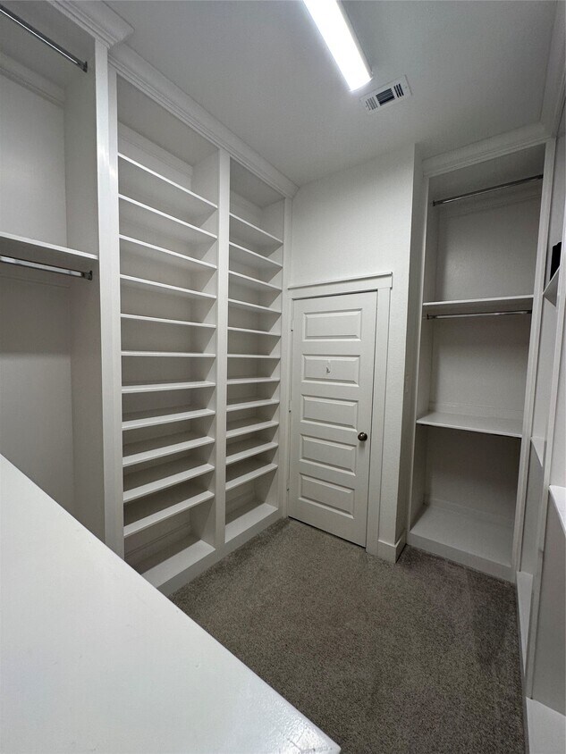 Building Photo - 222 Thistle Dr