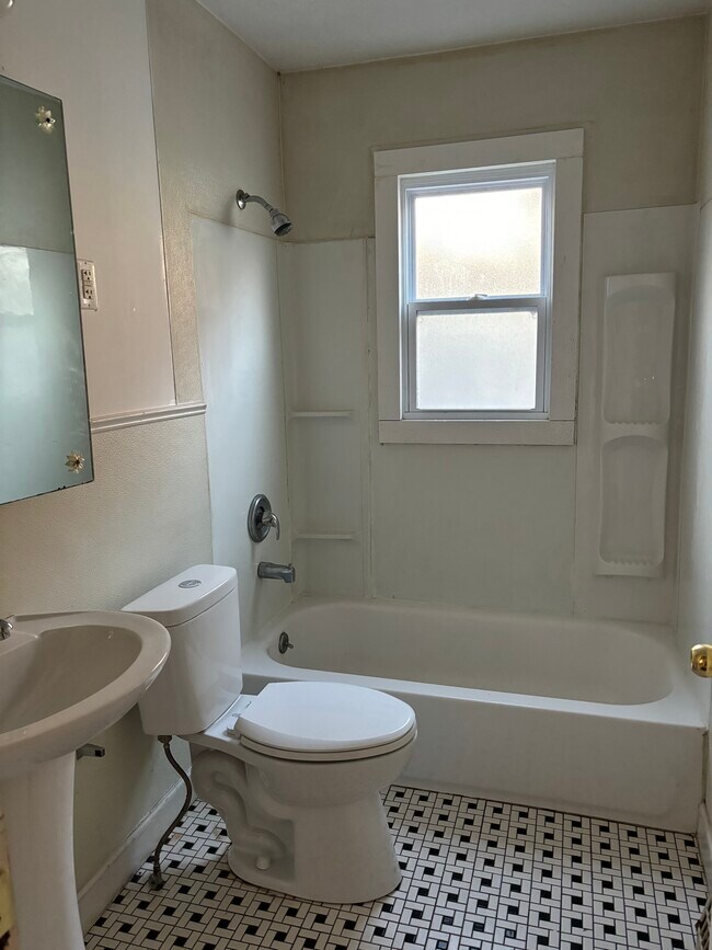 Building Photo - 1765 N Monroe St