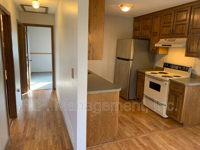 Building Photo - 8839 Maplebrook Ct