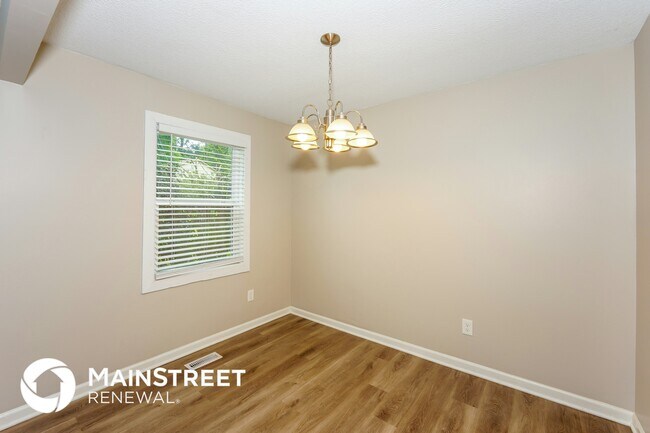 Foto del edificio - 1729 Tall Oak Cir