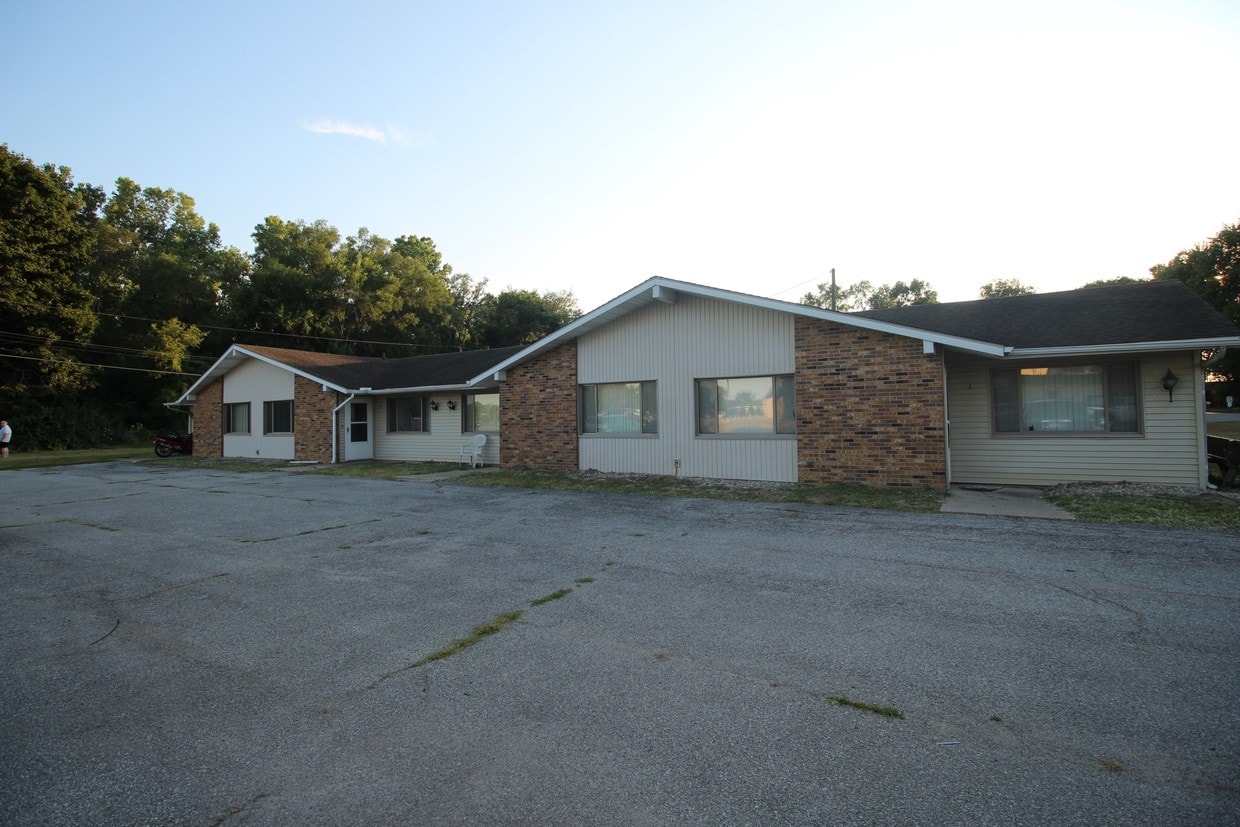 Primary Photo - Leo Apartments