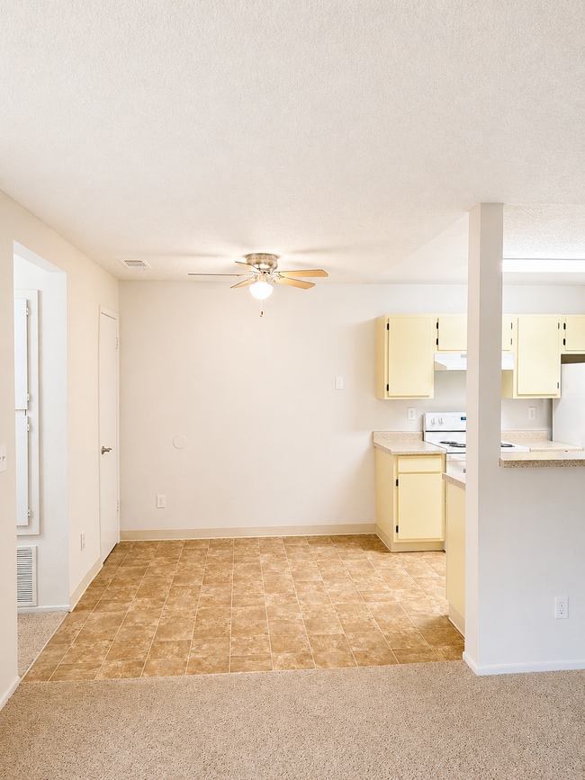 2 Bed 2 Bath - Dining Room - 1060 SF - Tamarus Park II