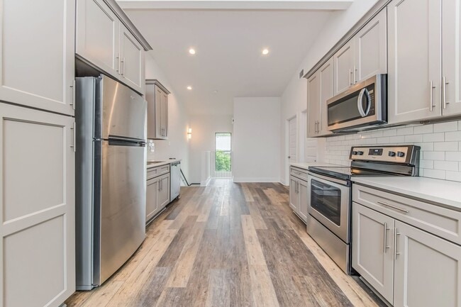 Building Photo - FOR RENT in LAFAYETTE!