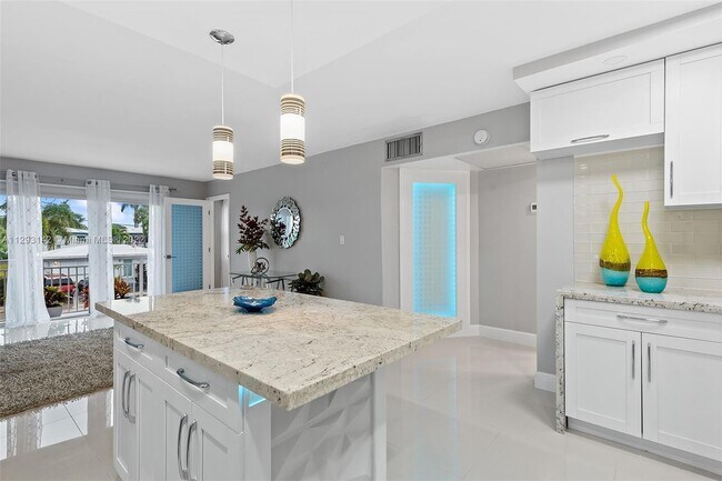 Foto del edificio - 550 Bayshore Dr
