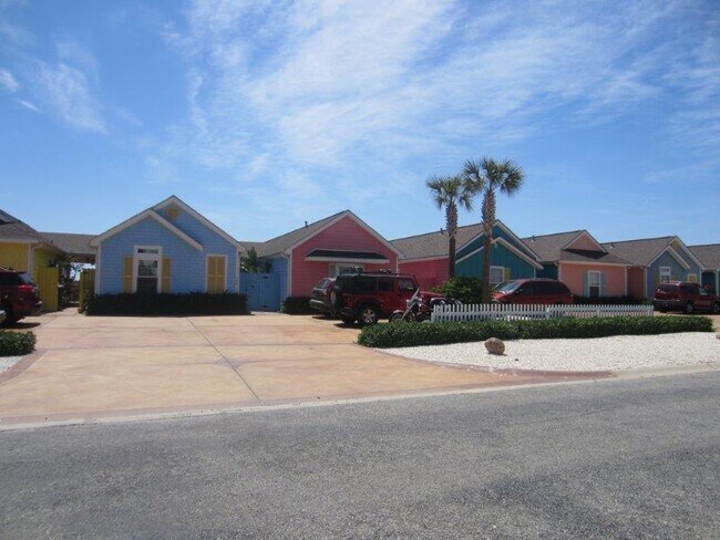 Building Photo - 14521 E Cabana St