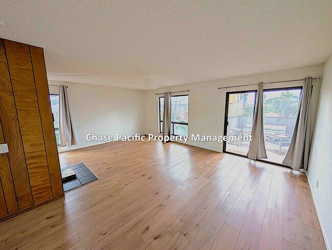 Foto del edificio - 7452 Fay Ave