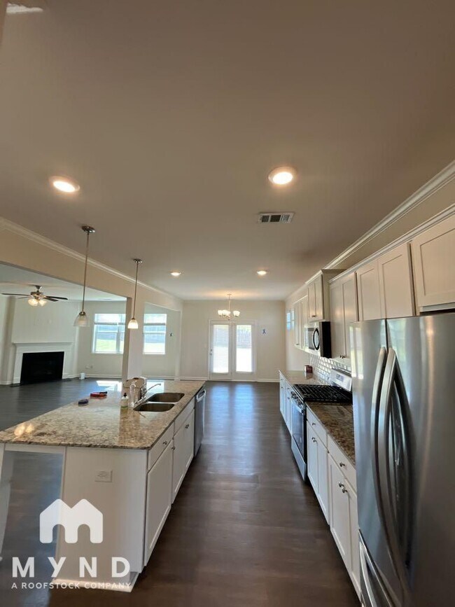 Foto del edificio - 4610 Bramblett Grove Pl