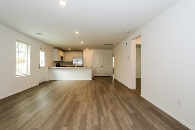 Foto del edificio - 423 Jewett Meadow Dr