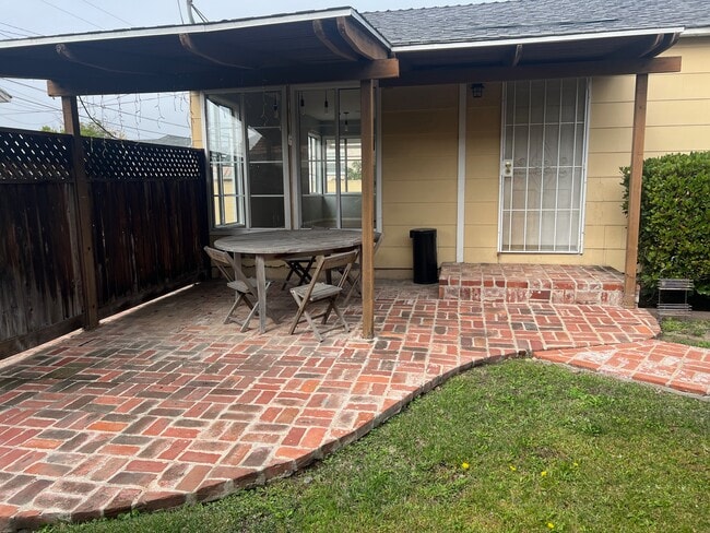 Building Photo - 3841 Westwood Blvd