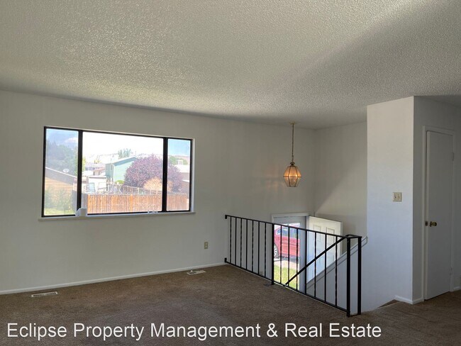 Building Photo - 3 br, 2 bath House - 3055 Gunnison Ave