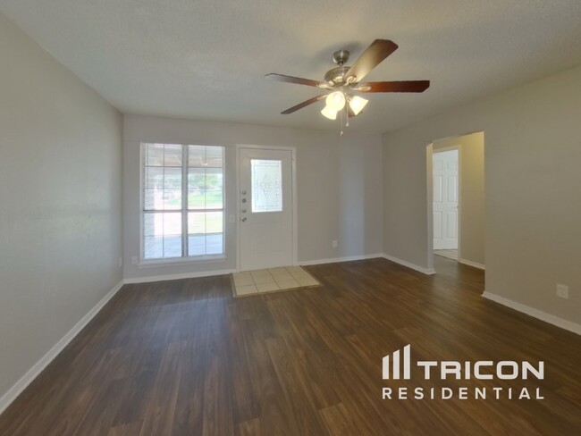 Building Photo - 703 Parker Circle Garland TX