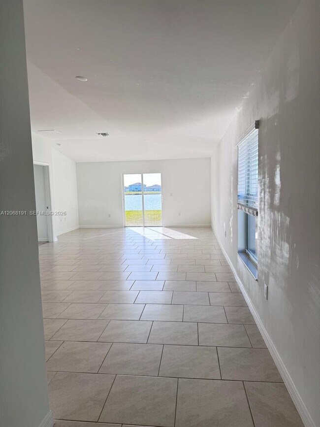 Foto del edificio - 17711 Paradiso Wy