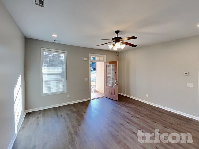 Foto del edificio - 104 Holcomb Manor Ct