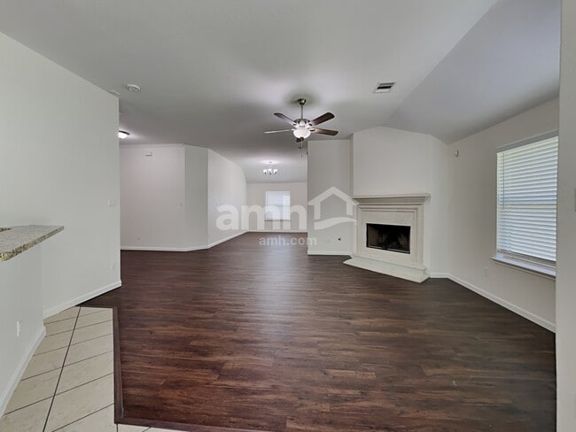 Foto del edificio - 232 Country Crossing Cir