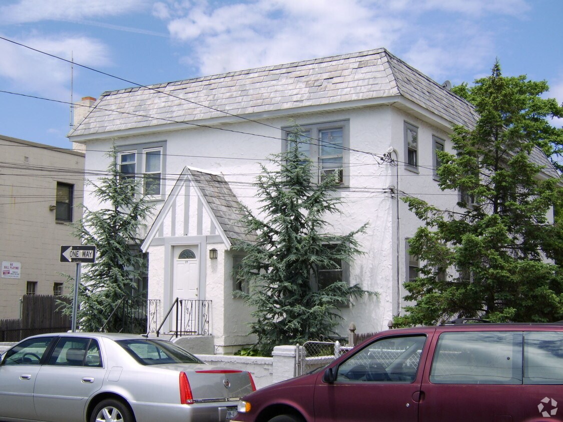 17 Atlantic Ave, Oceanside, NY 11572 Apartments - Oceanside, NY | Apartments.com